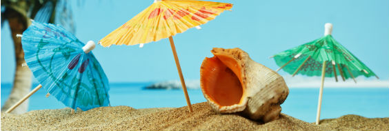 Sand og parasoller